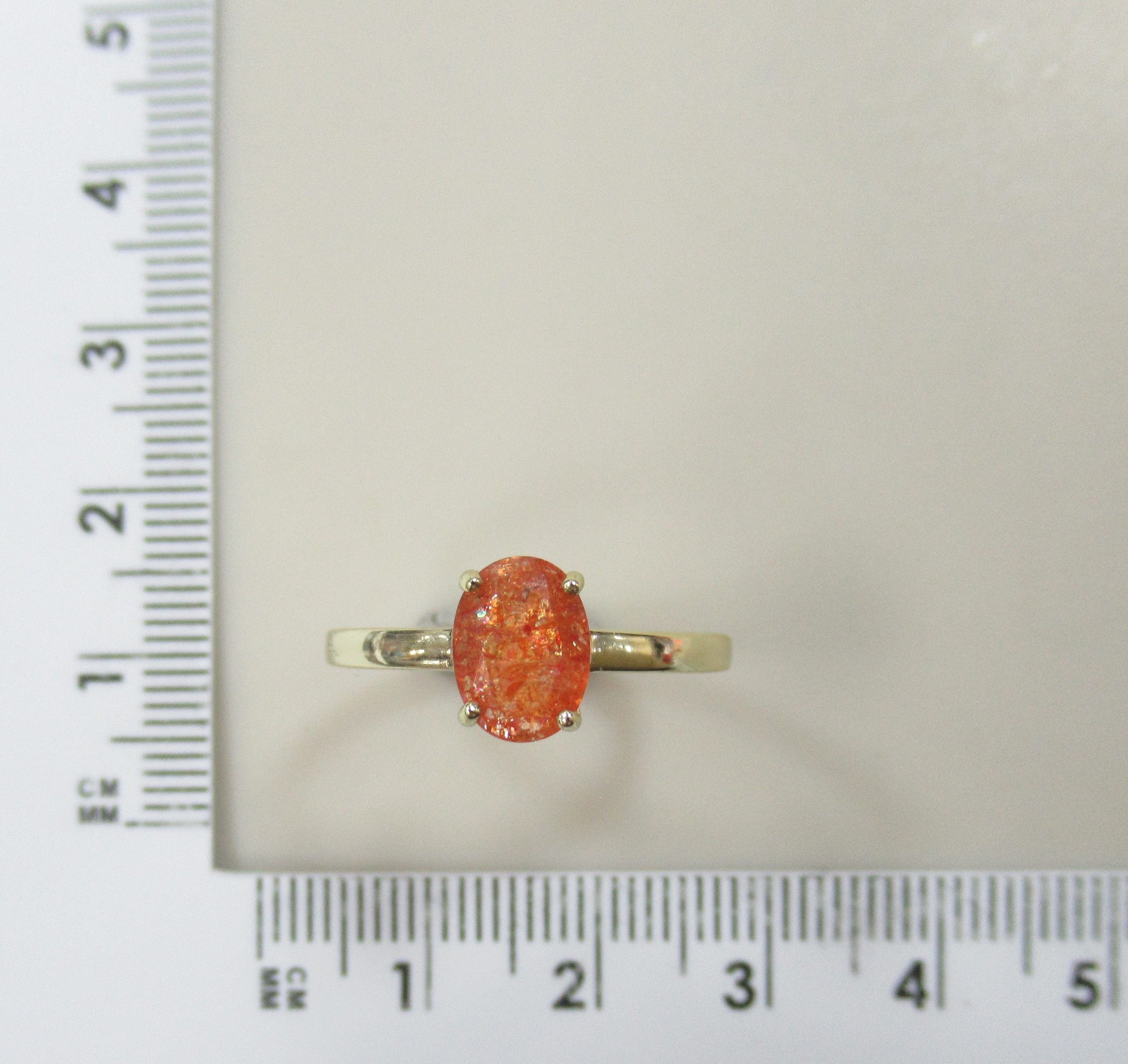 Серебряное кольцо с солнечным камнем